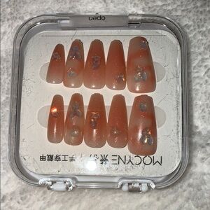 Peach Press-On Nails with Iridescent Accents